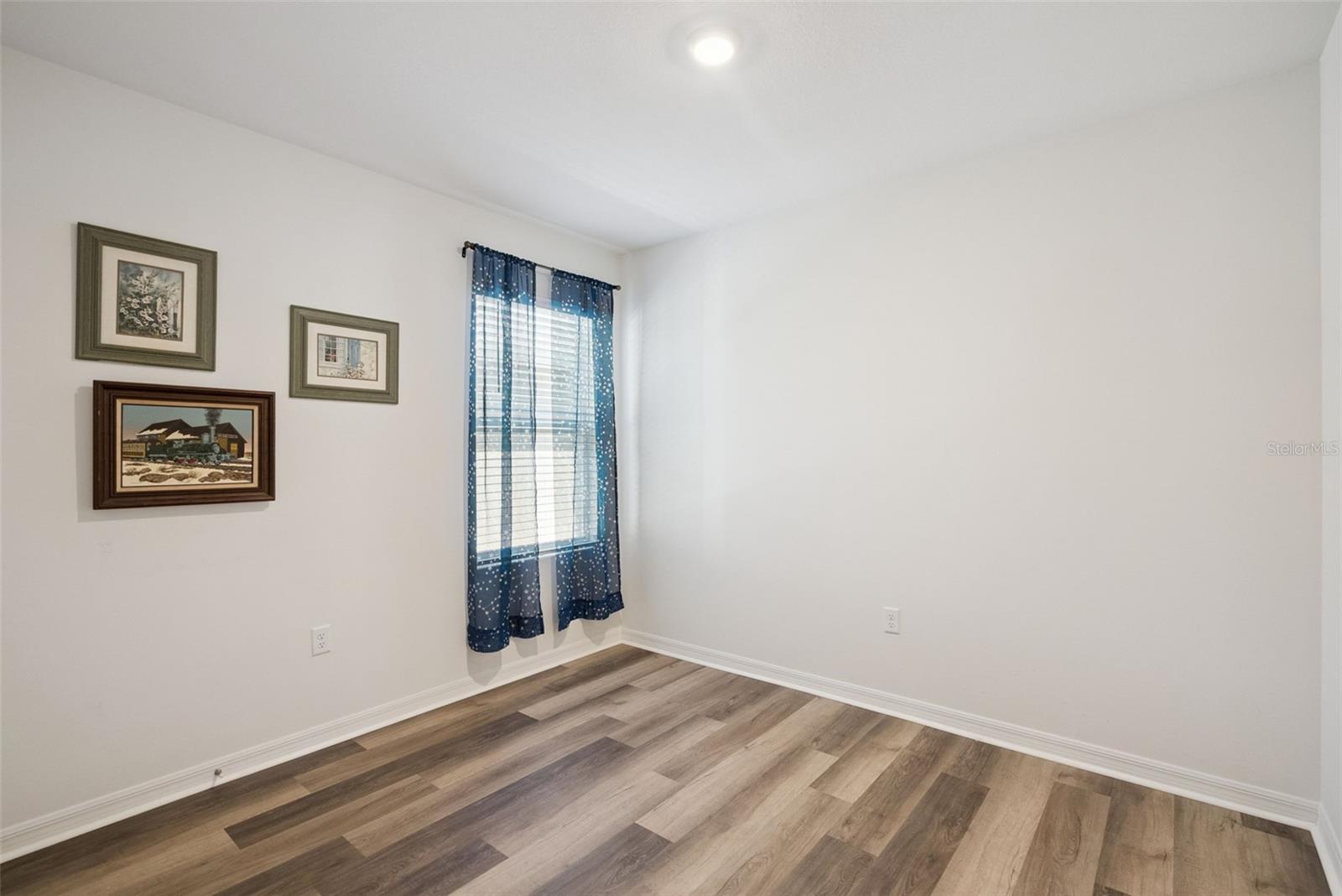 Image 22 of 35 For 916 August Sky Drive