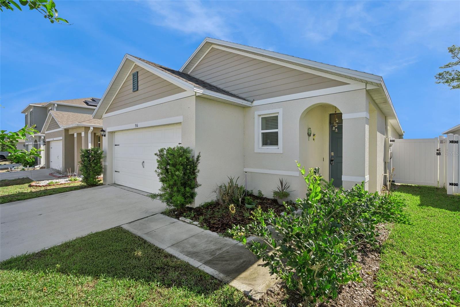 Image 3 of 35 For 916 August Sky Drive