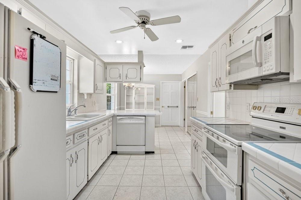 Image 11 of 34 For 206 Cattail Court