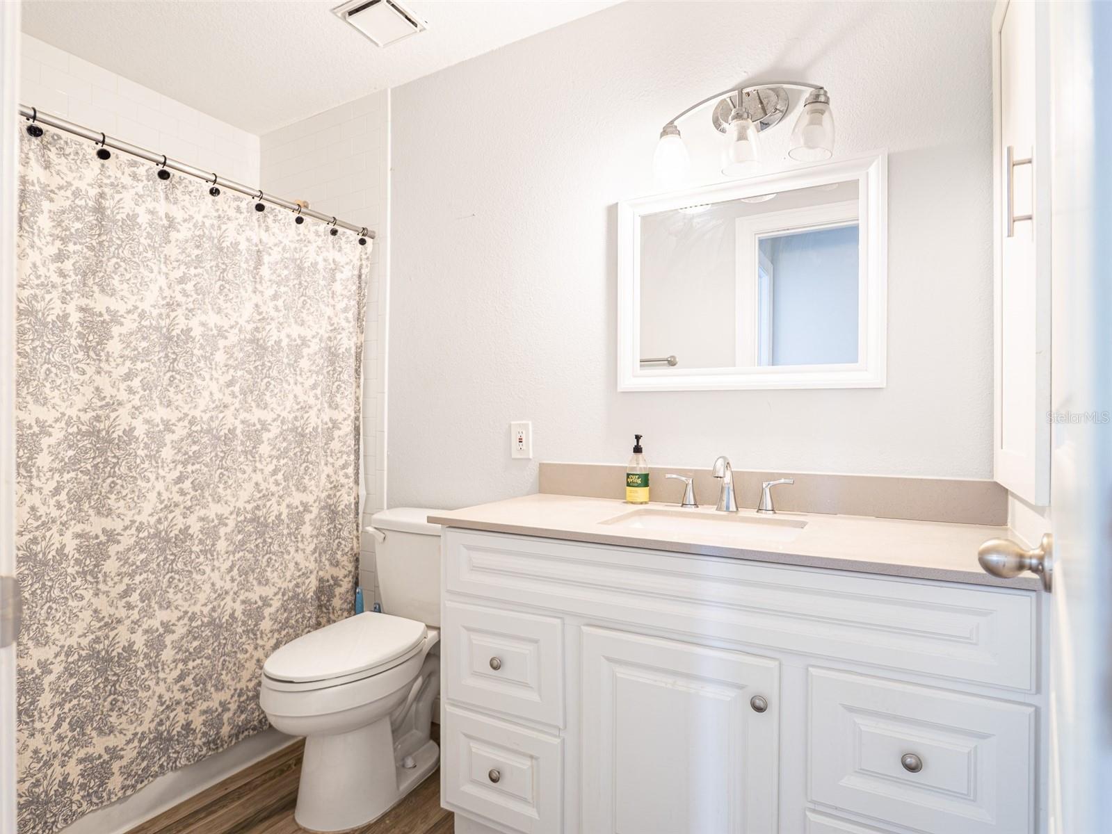 Image 16 of 23 For 249 Afton Square 211
