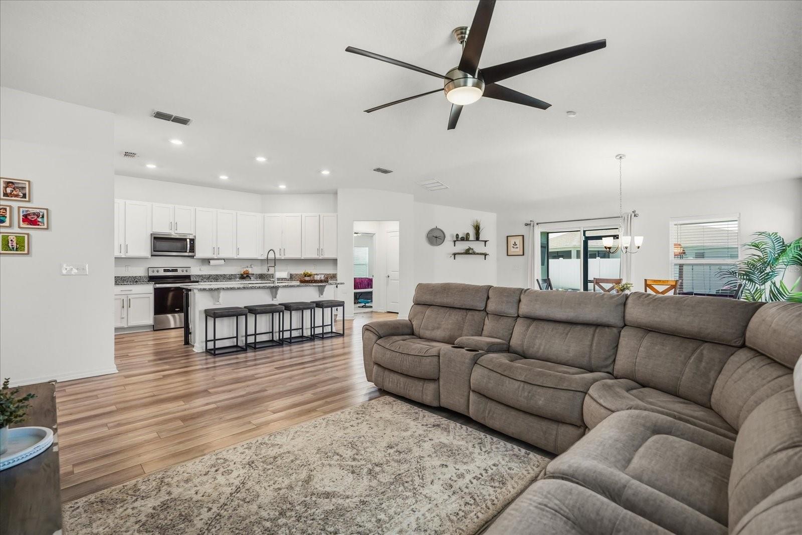 Image 4 of 23 For 4599 Plainview Road