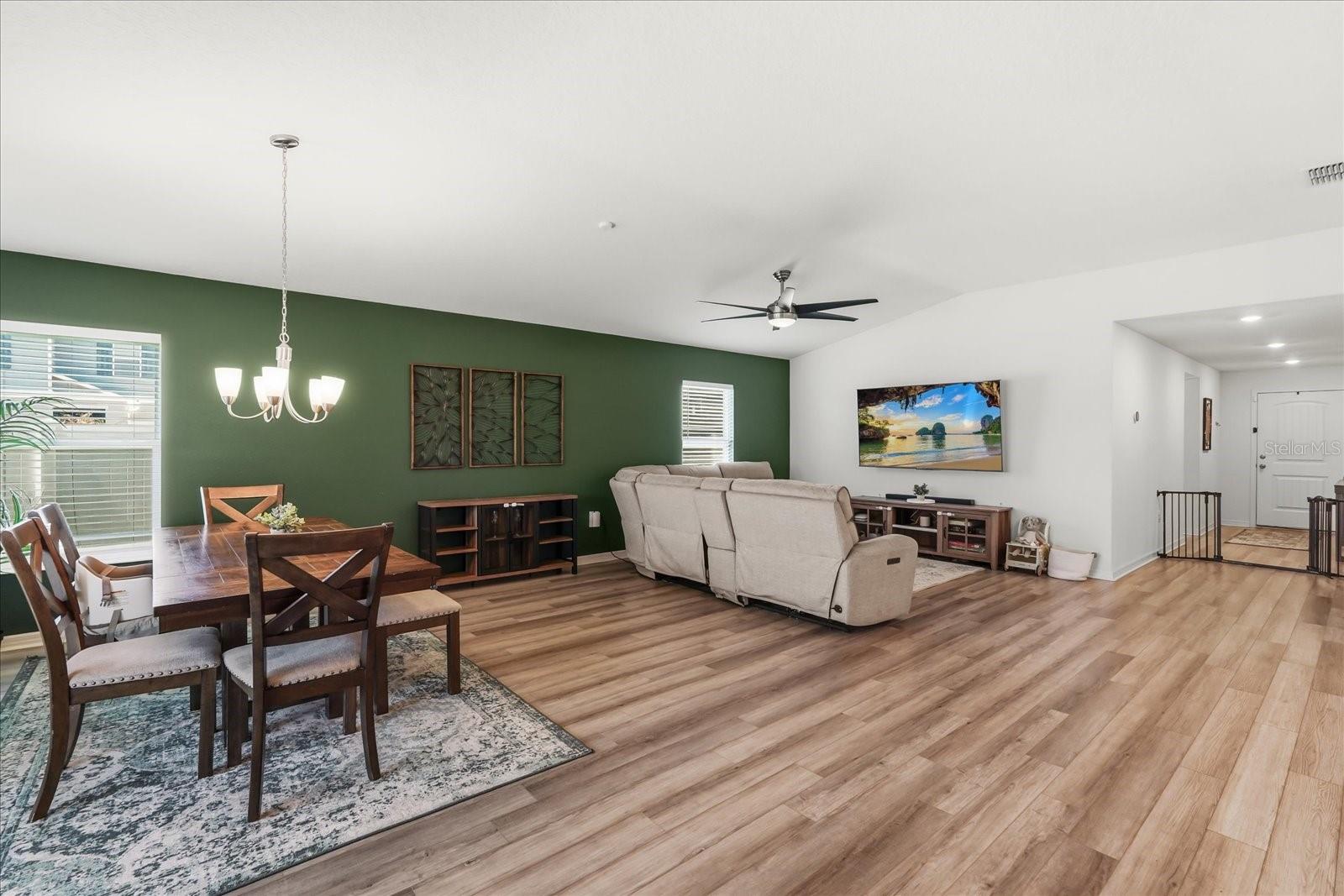 Image 9 of 23 For 4599 Plainview Road