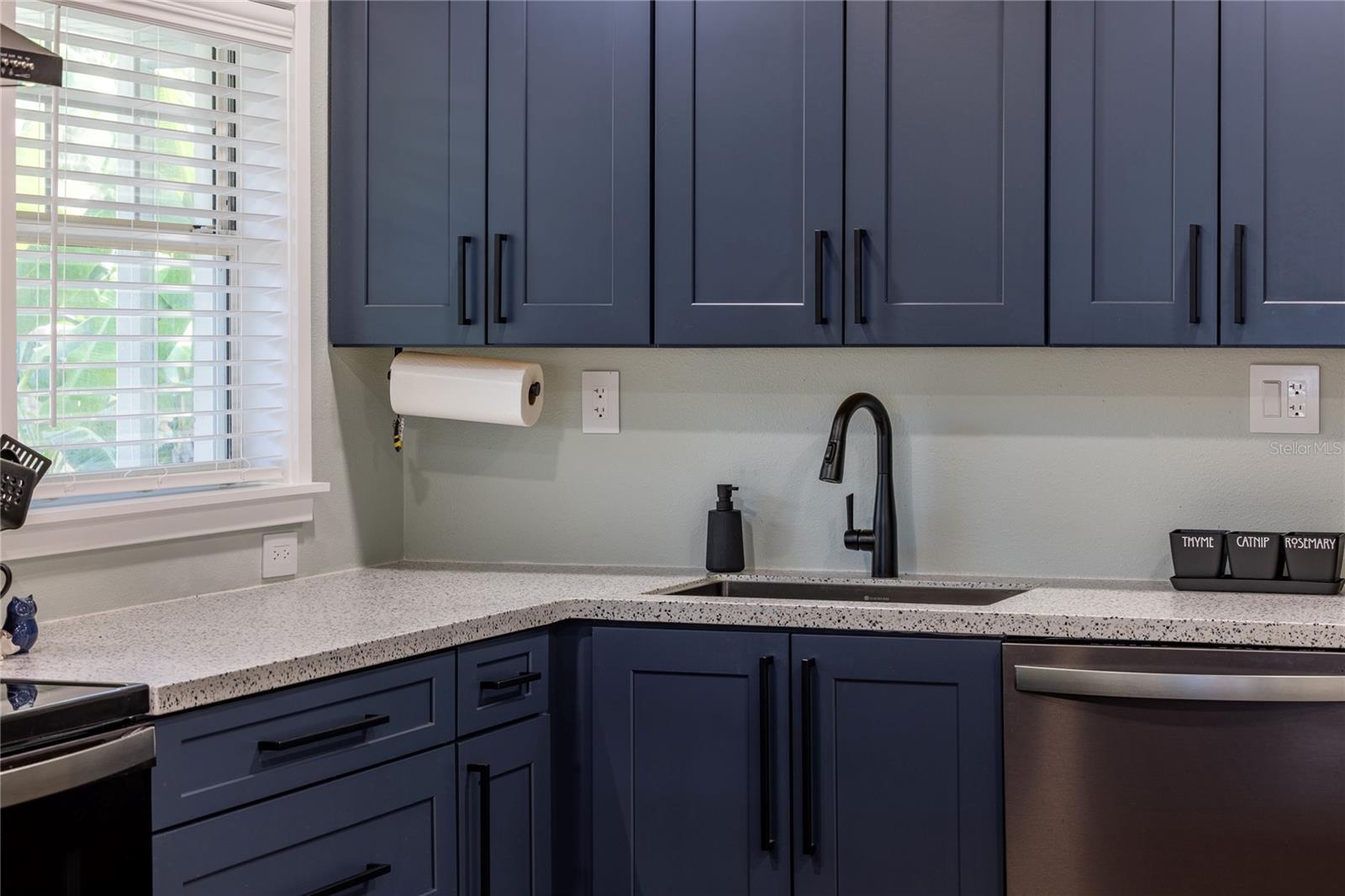 Image 15 of 52 For 2009 Lily Court