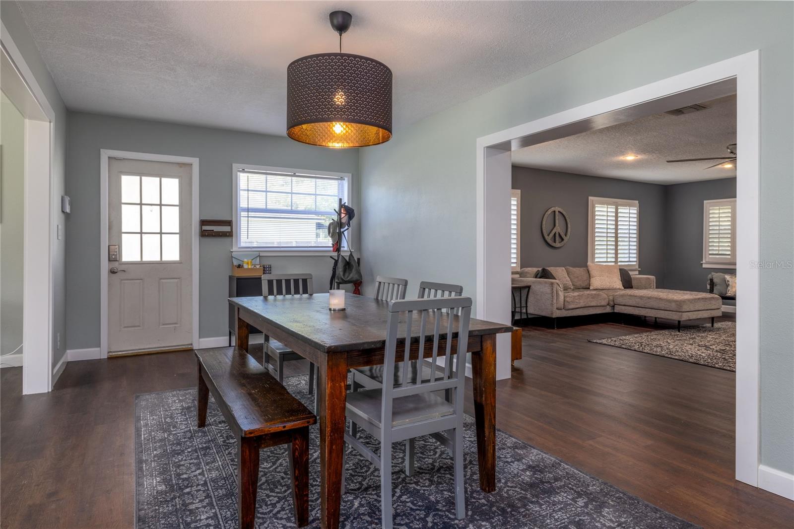 Image 20 of 52 For 2009 Lily Court