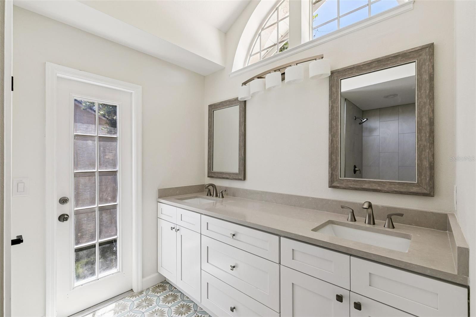 Image 18 of 39 For 709 Windwillow Circle