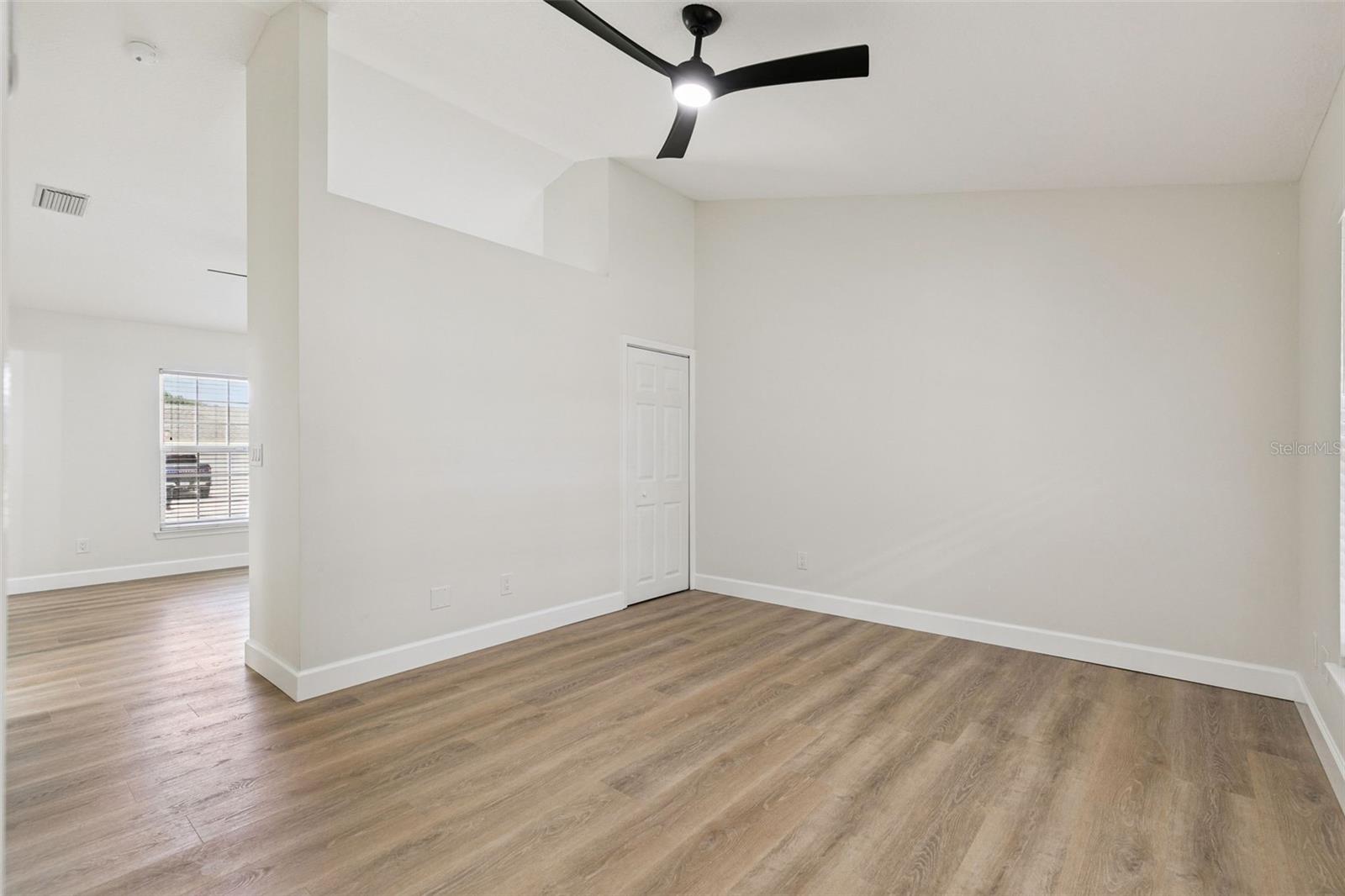 Image 19 of 39 For 709 Windwillow Circle