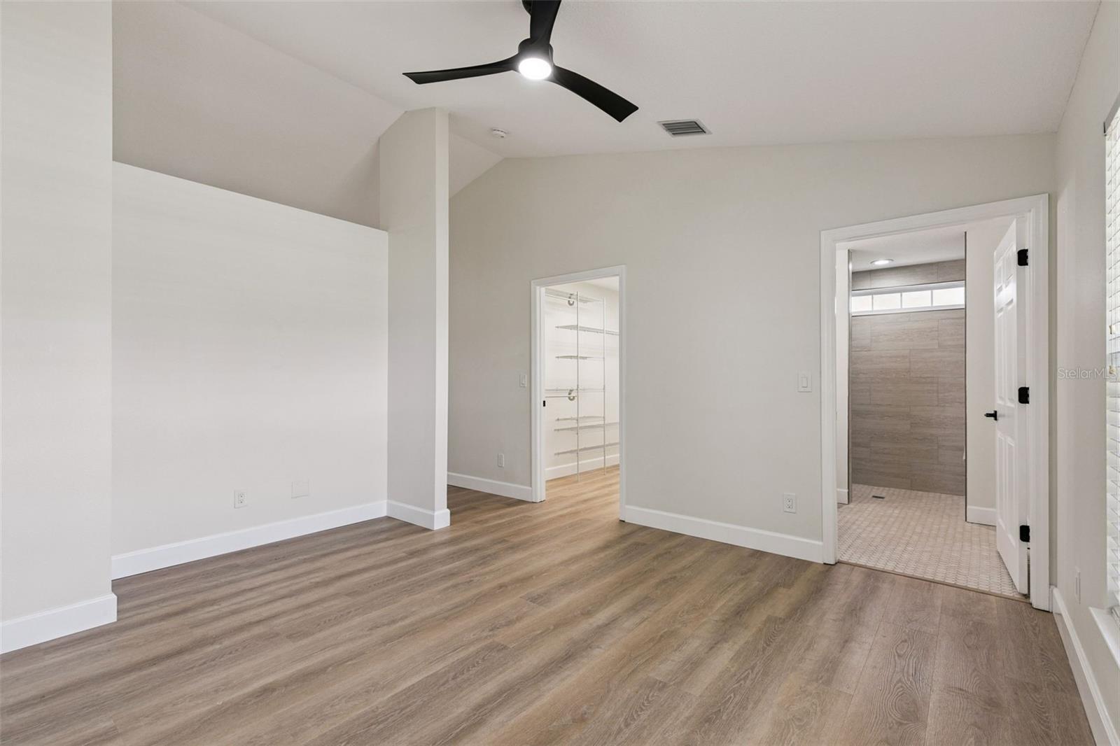 Image 20 of 39 For 709 Windwillow Circle