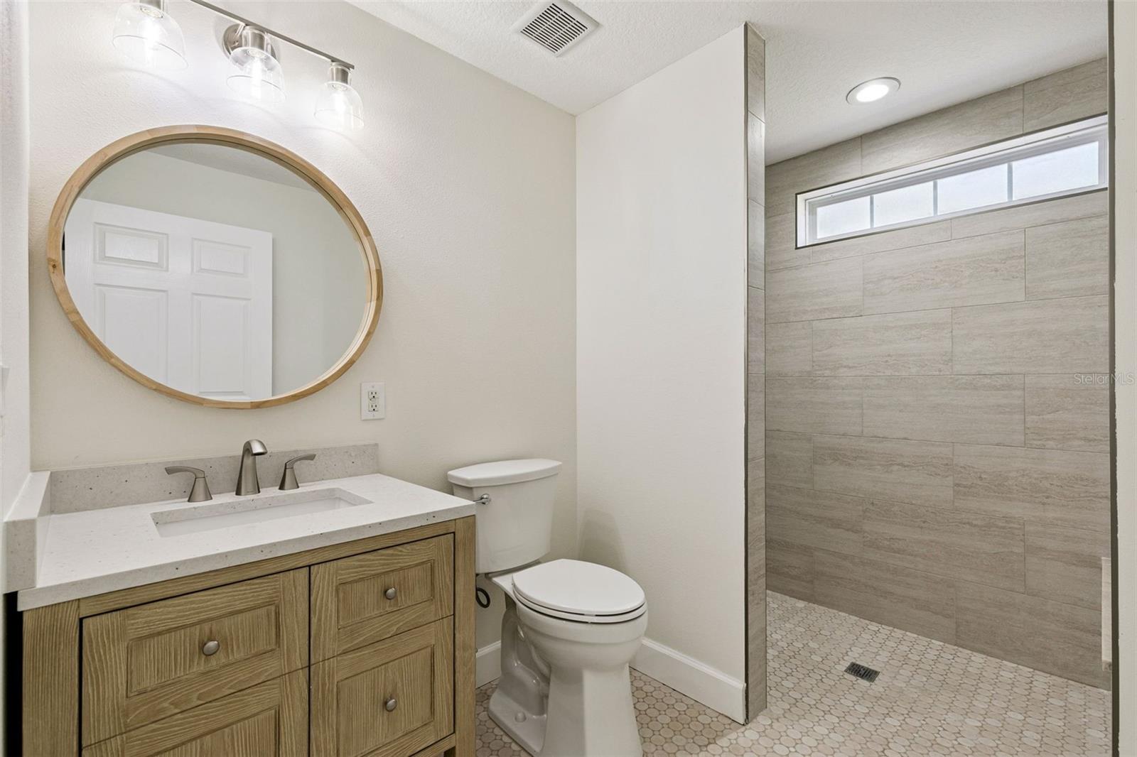 Image 21 of 39 For 709 Windwillow Circle