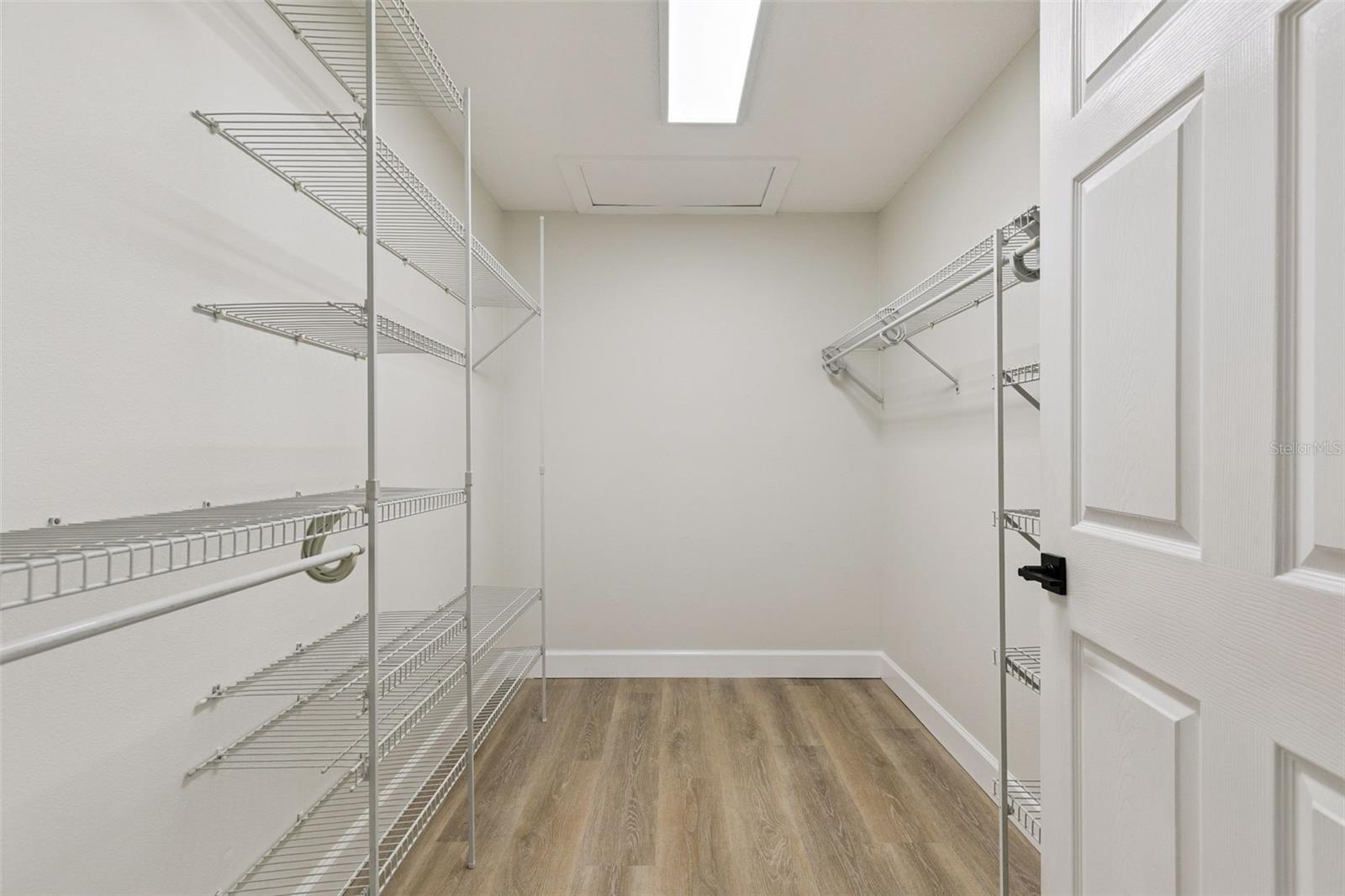 Image 22 of 39 For 709 Windwillow Circle