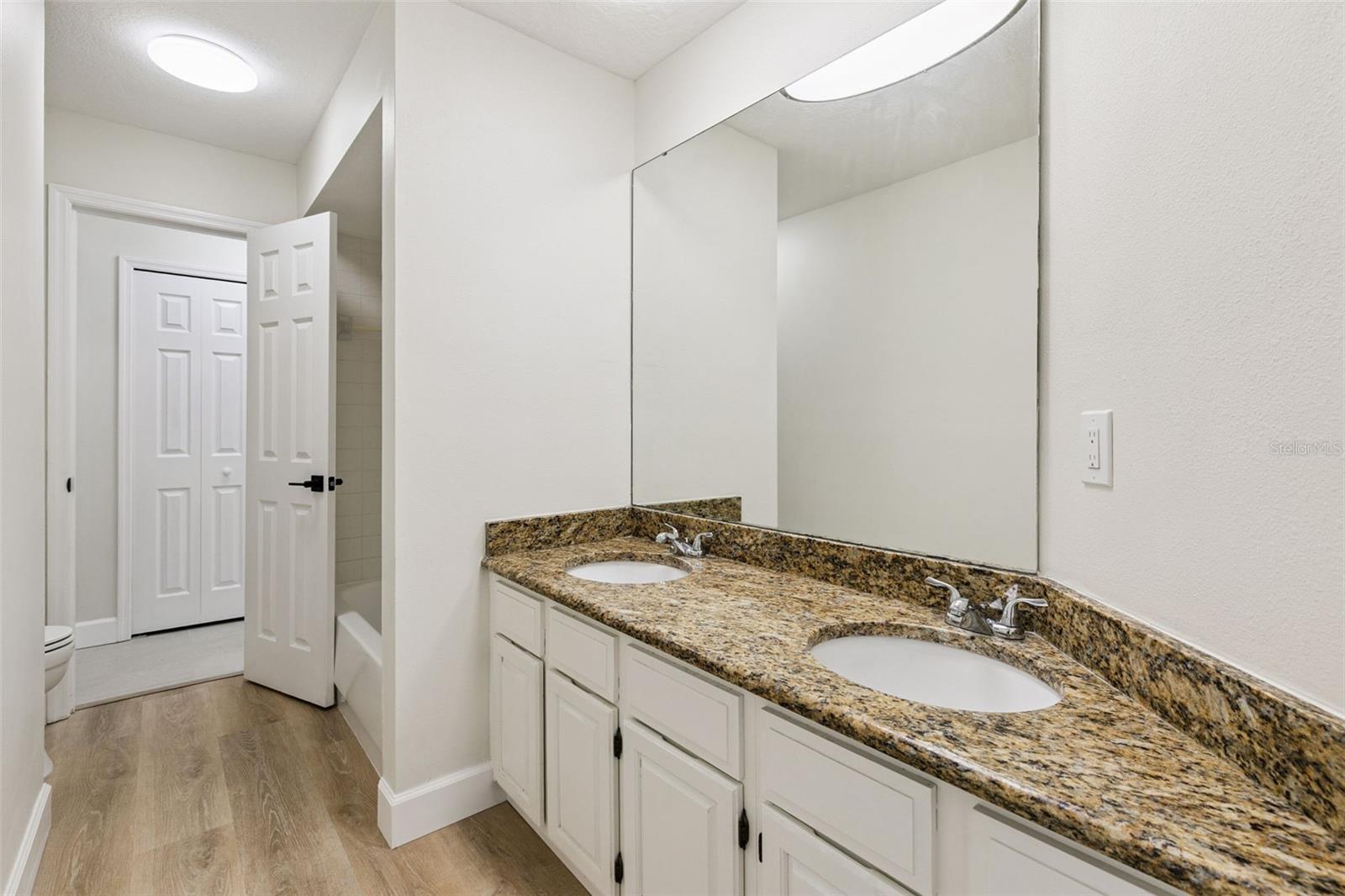 Image 24 of 39 For 709 Windwillow Circle