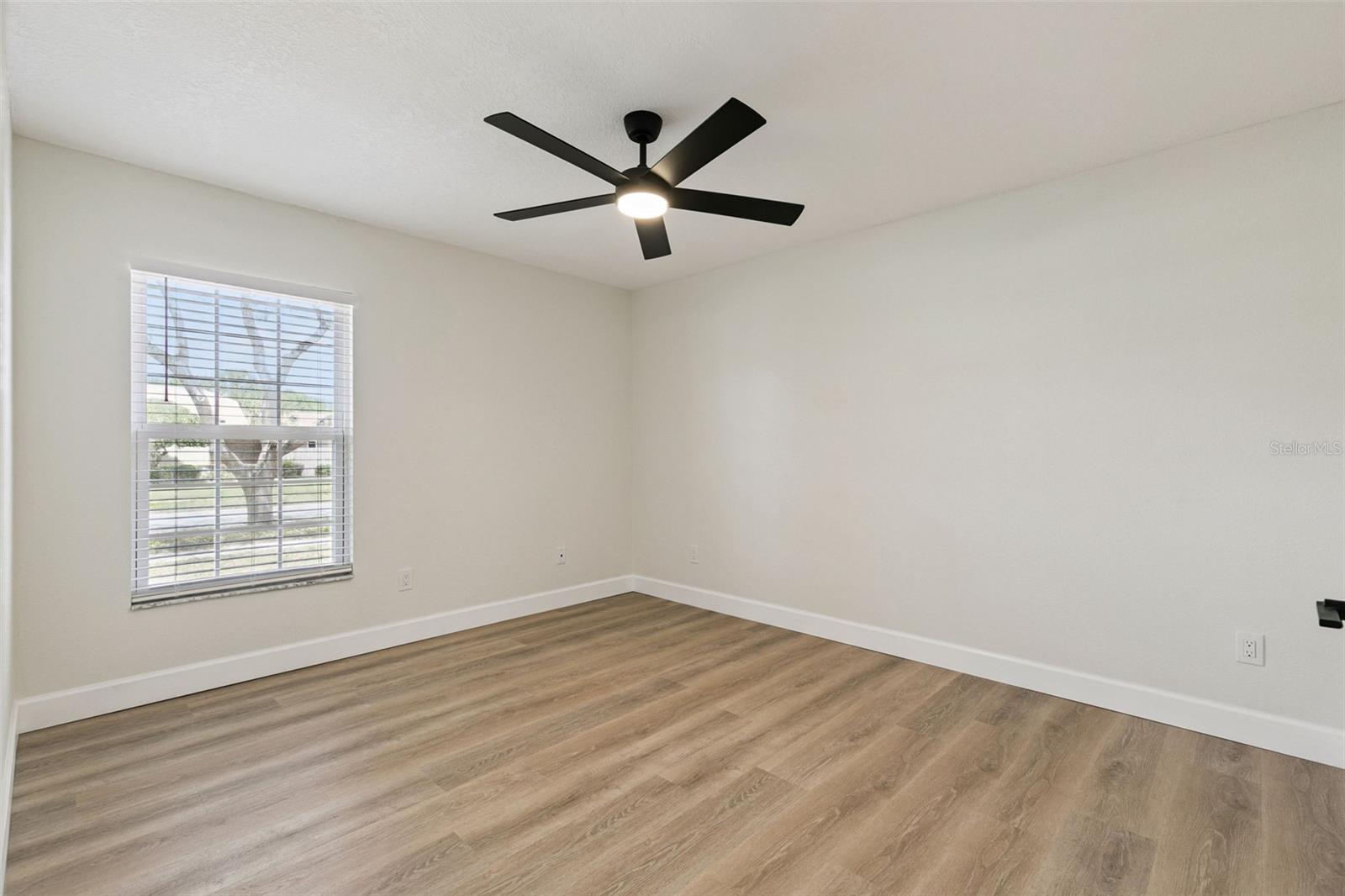 Image 25 of 39 For 709 Windwillow Circle