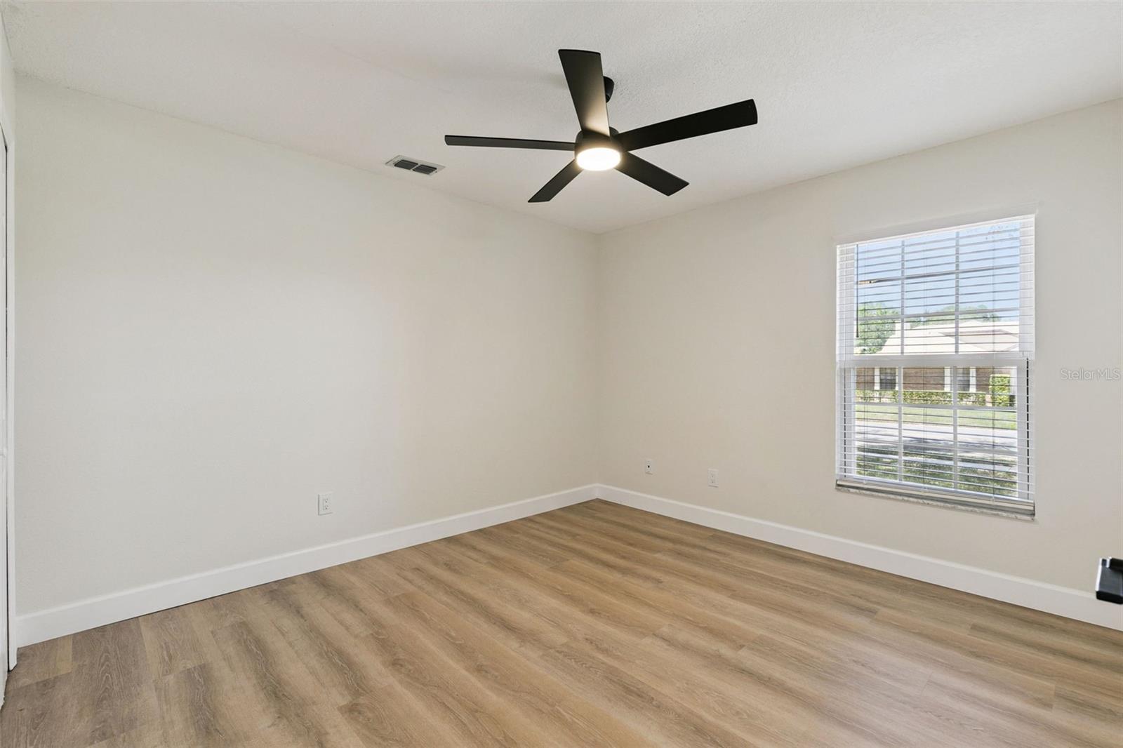 Image 26 of 39 For 709 Windwillow Circle