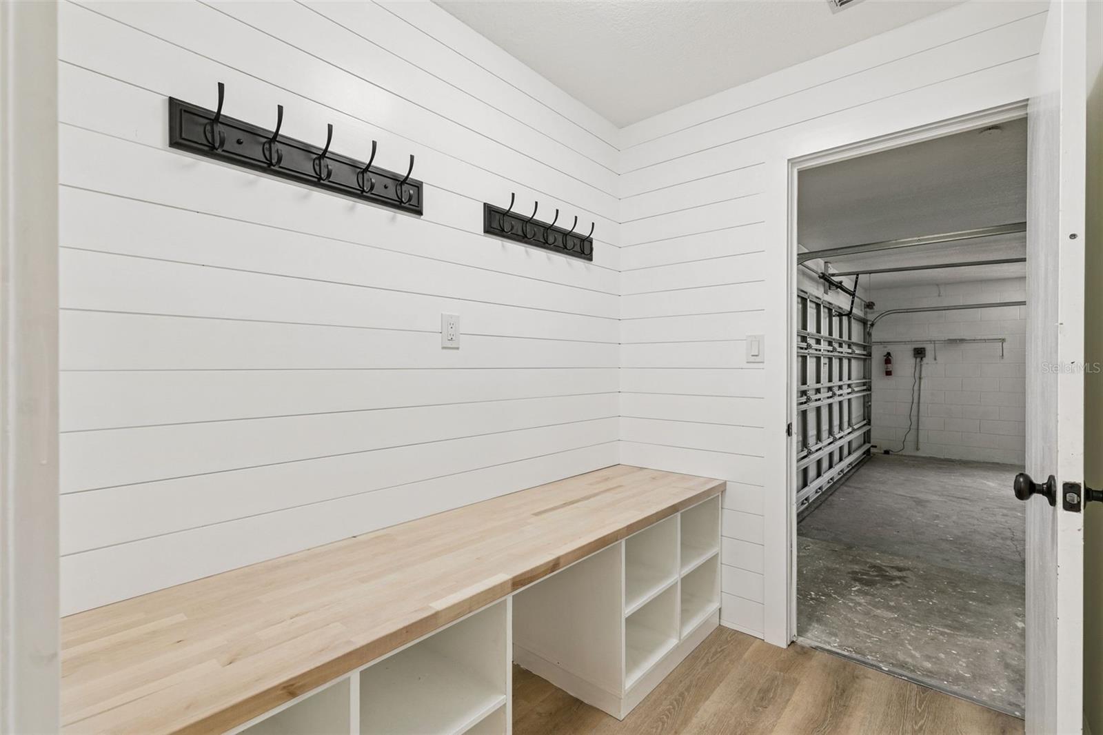 Image 28 of 39 For 709 Windwillow Circle