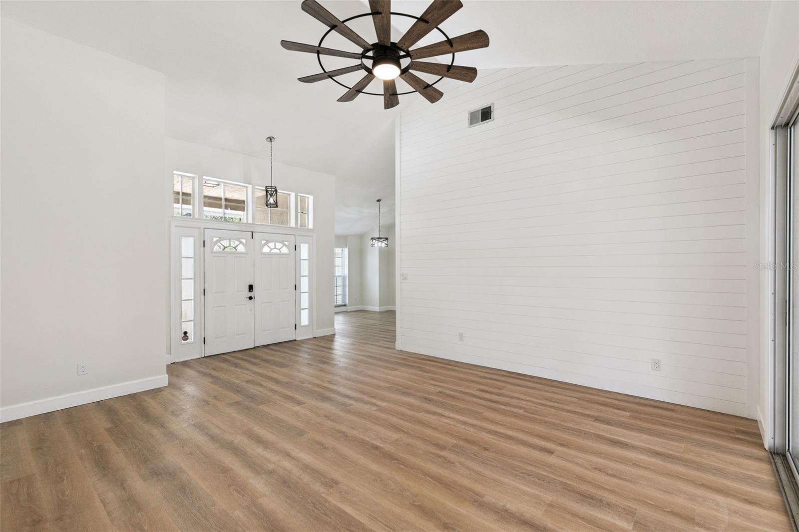 Image 3 of 39 For 709 Windwillow Circle