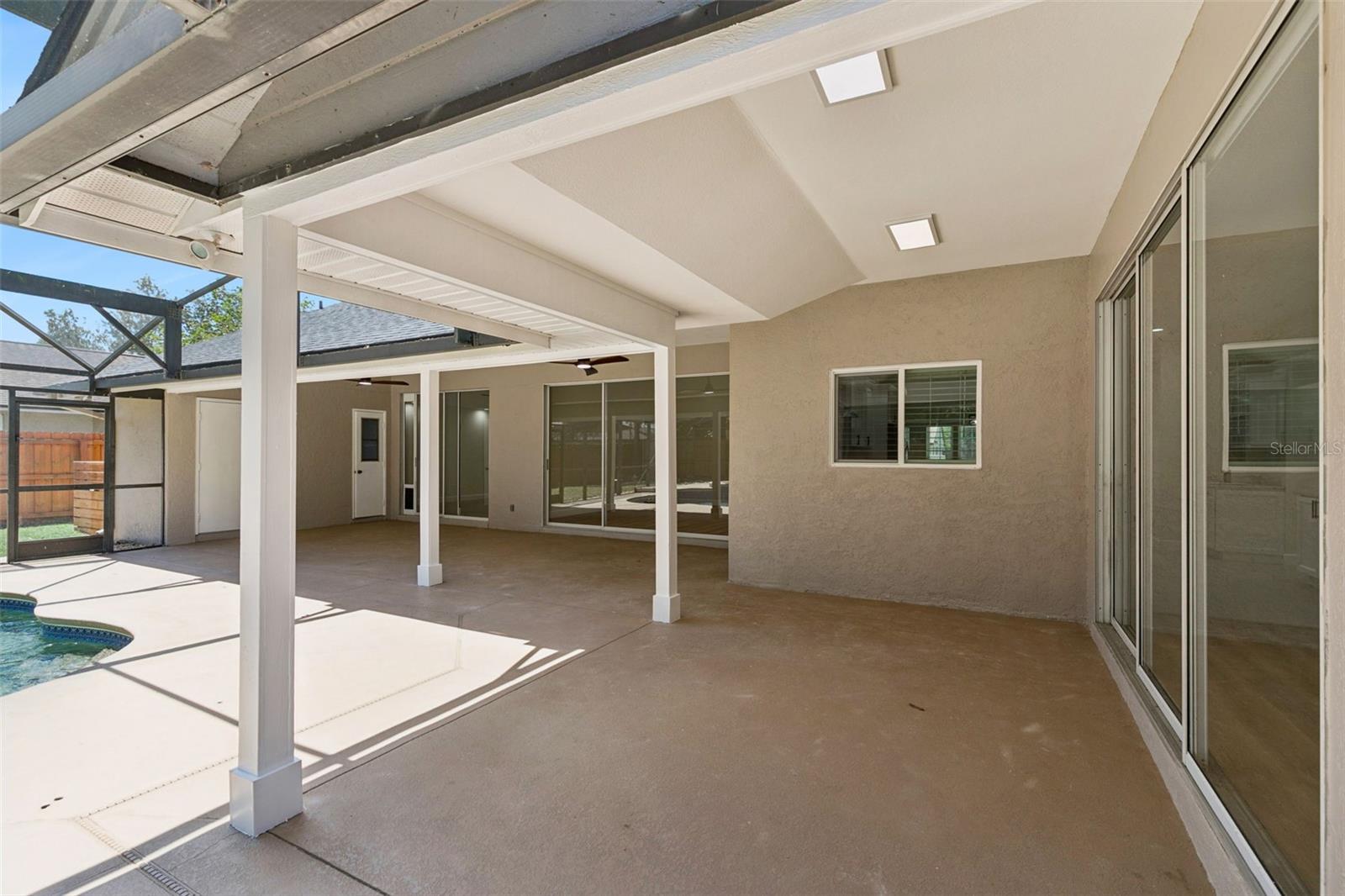 Image 30 of 39 For 709 Windwillow Circle