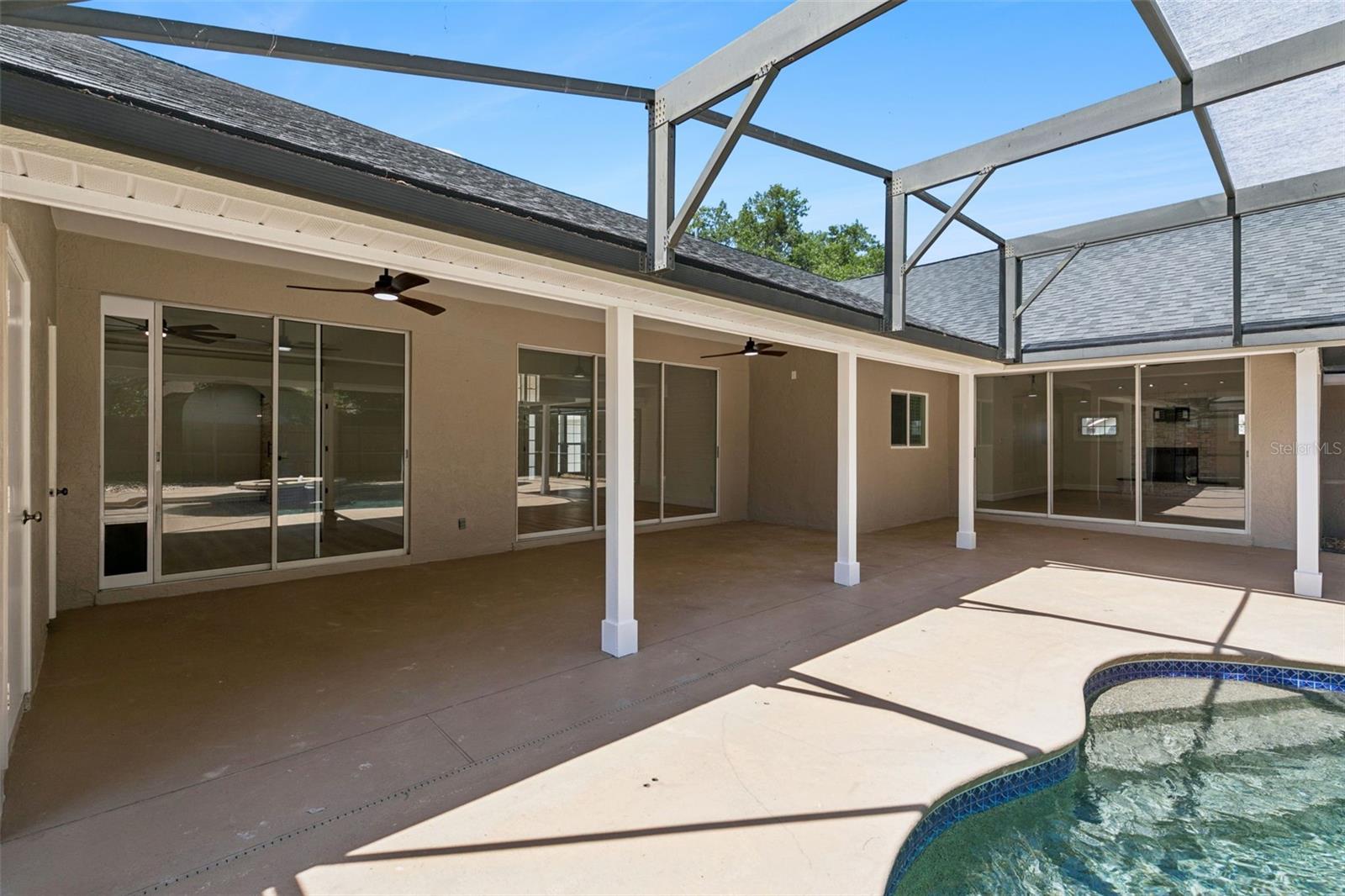 Image 31 of 39 For 709 Windwillow Circle