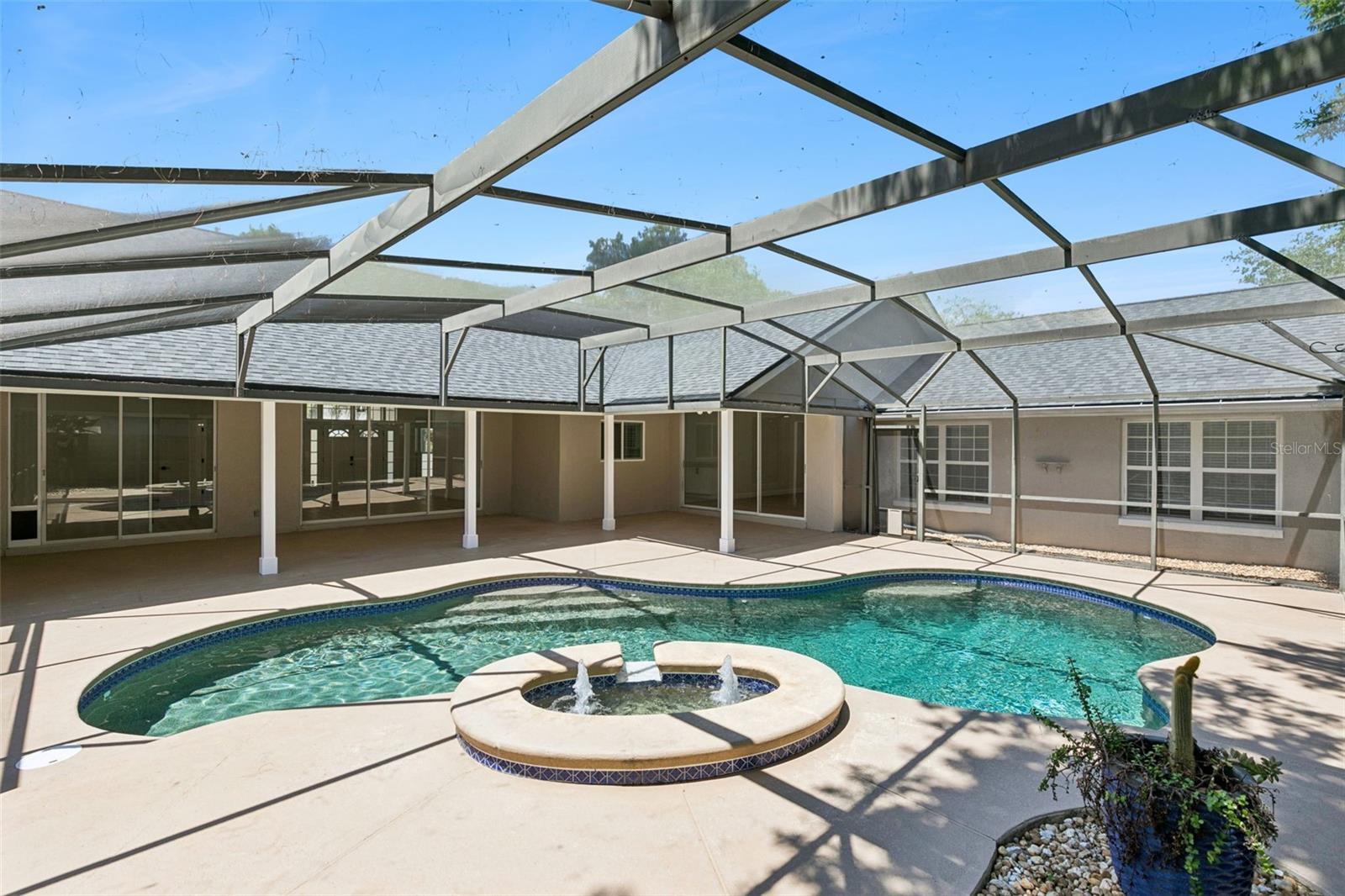 Image 32 of 39 For 709 Windwillow Circle