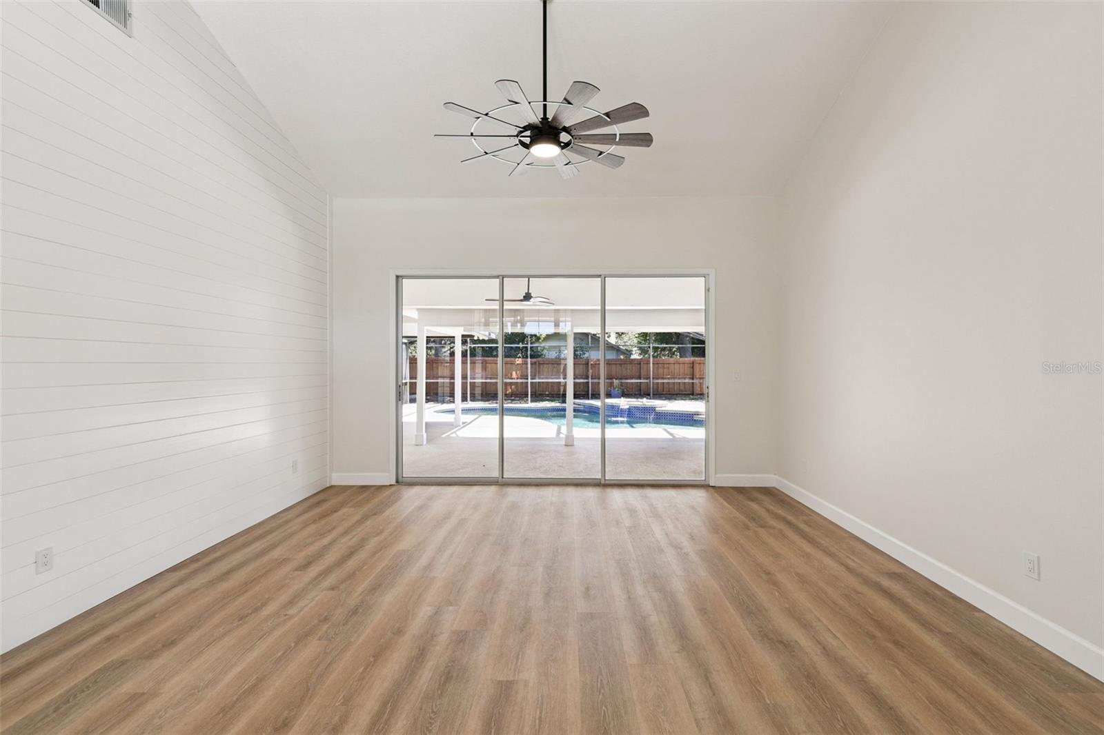 Image 4 of 39 For 709 Windwillow Circle