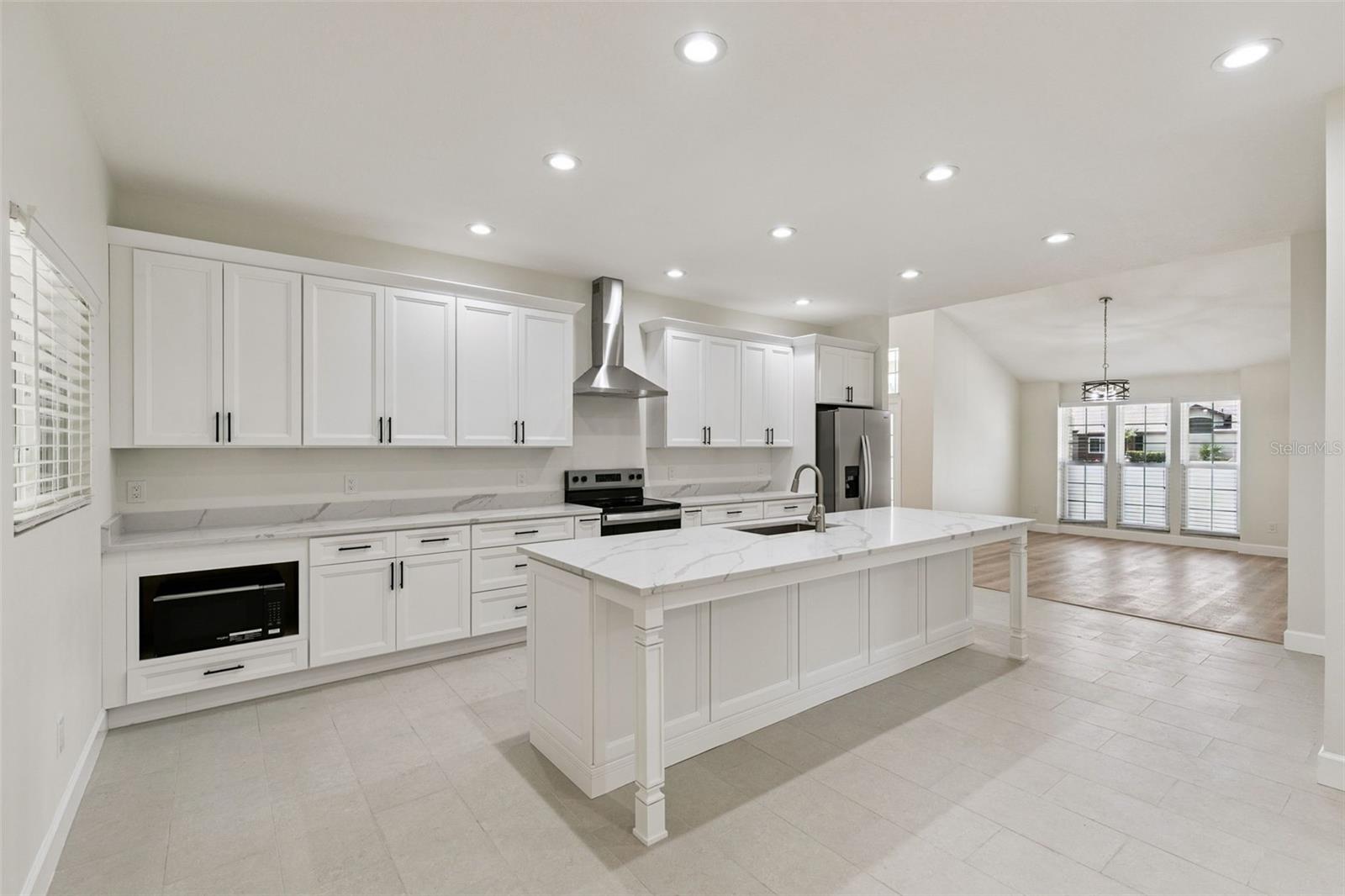 Image 7 of 39 For 709 Windwillow Circle