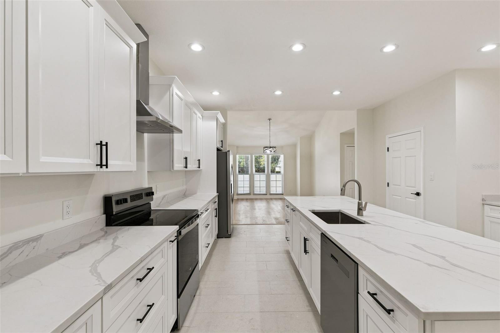 Image 9 of 39 For 709 Windwillow Circle