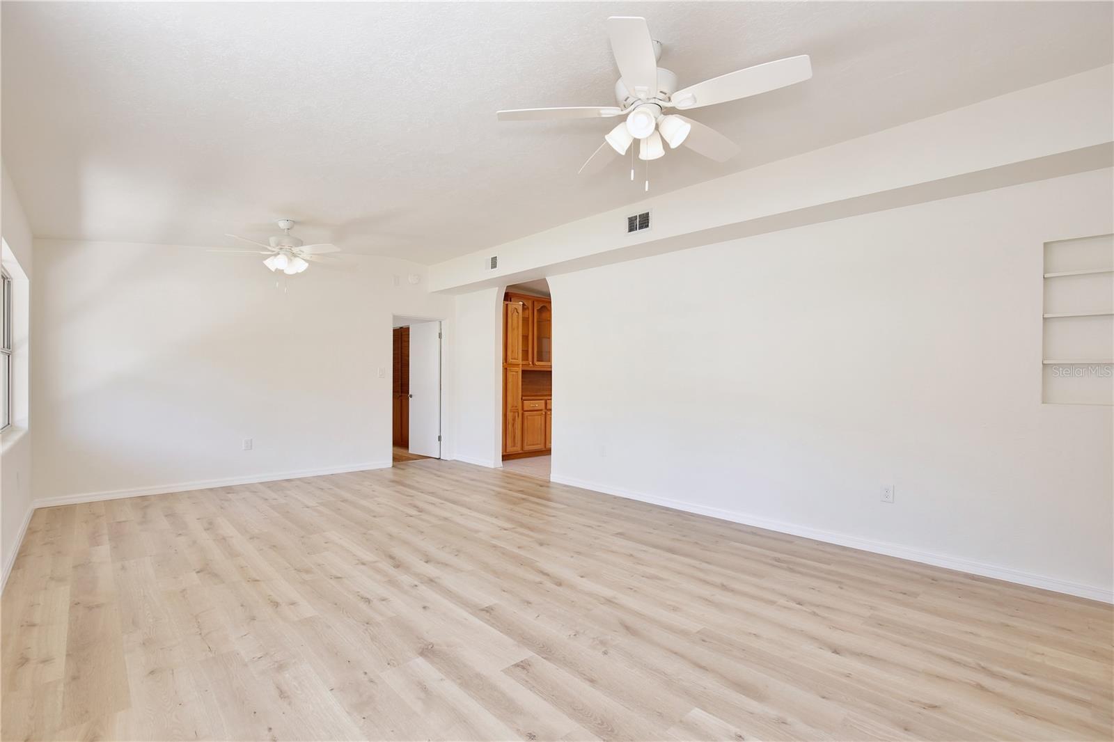 Image 10 of 37 For 2601 Sheffield Avenue