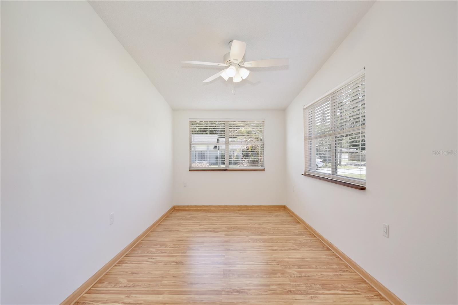 Image 17 of 37 For 2601 Sheffield Avenue