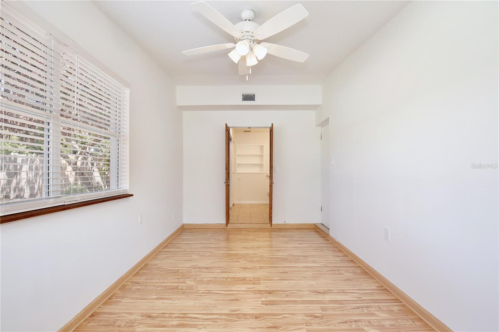 Image 18 of 37 For 2601 Sheffield Avenue