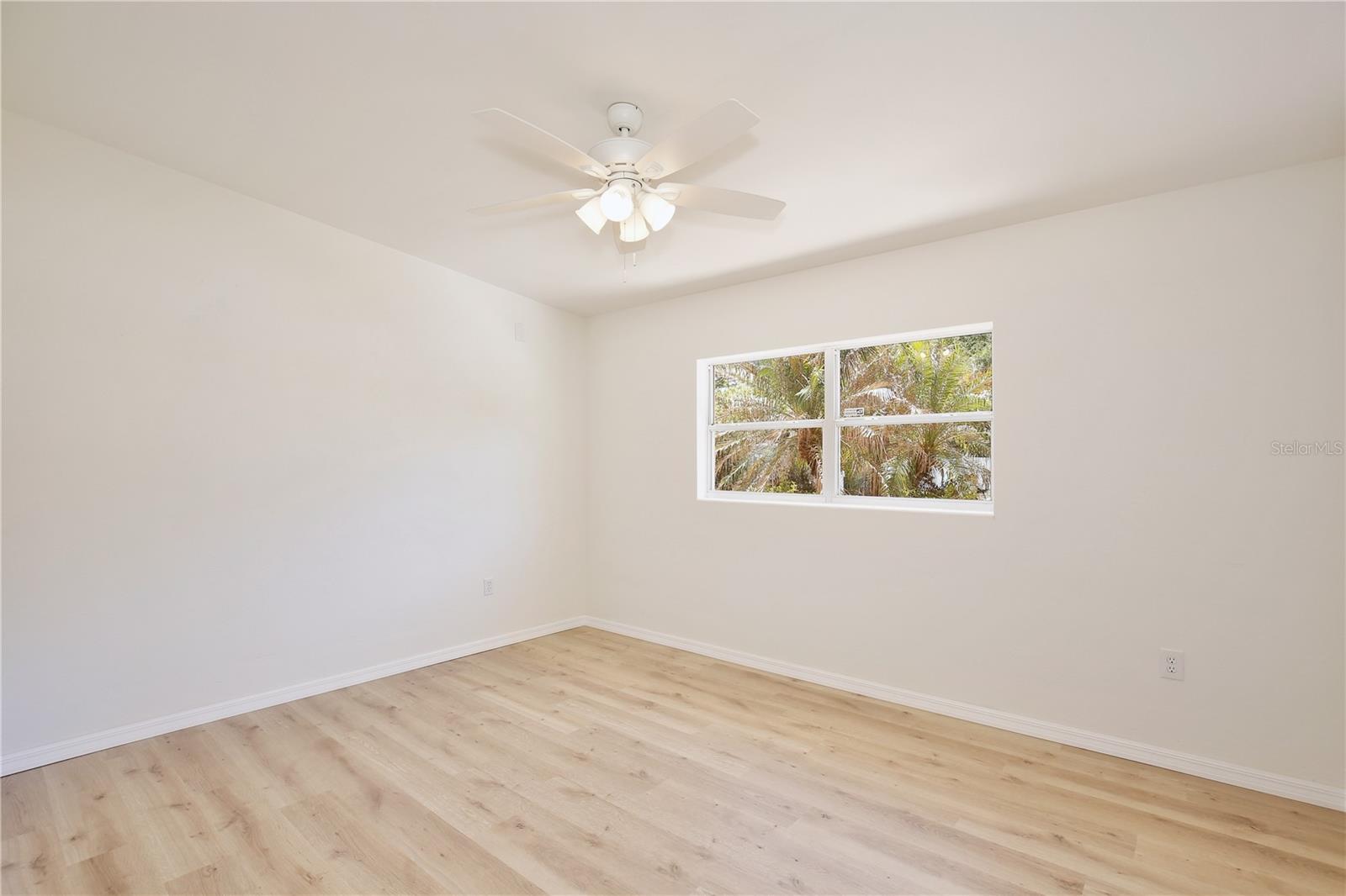 Image 21 of 37 For 2601 Sheffield Avenue