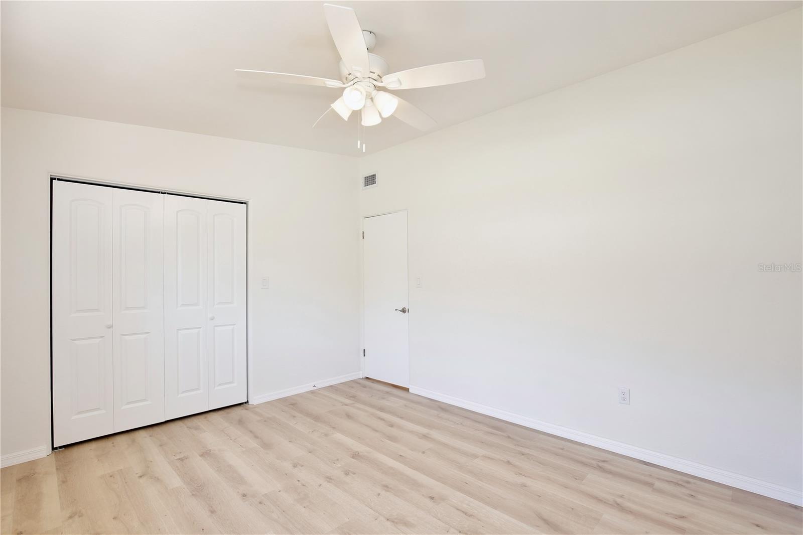 Image 22 of 37 For 2601 Sheffield Avenue