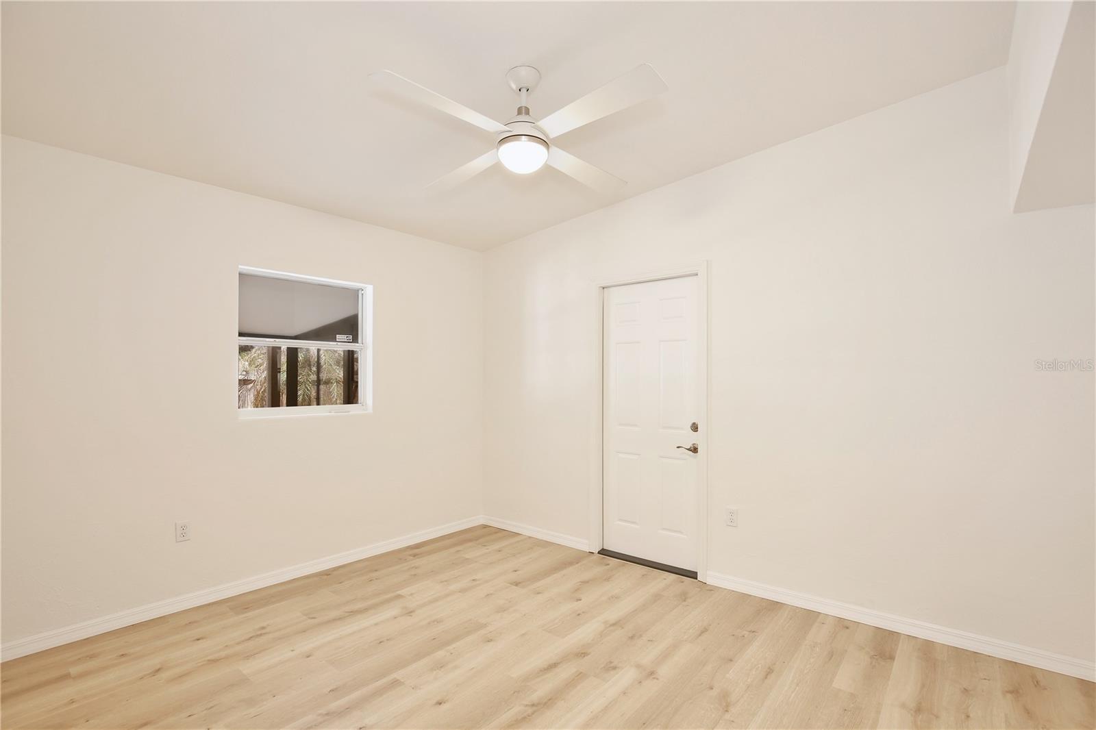 Image 24 of 37 For 2601 Sheffield Avenue