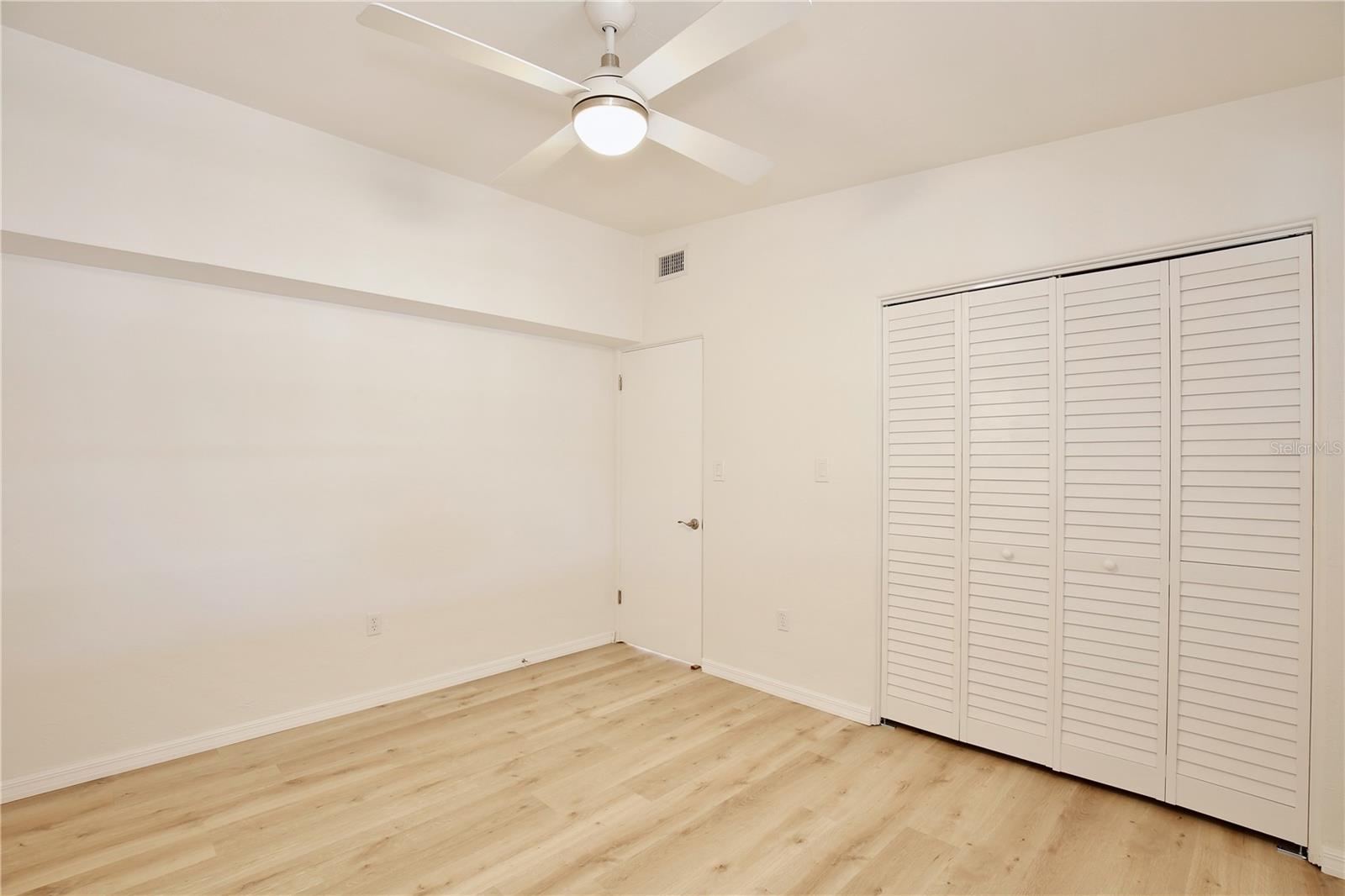 Image 25 of 37 For 2601 Sheffield Avenue