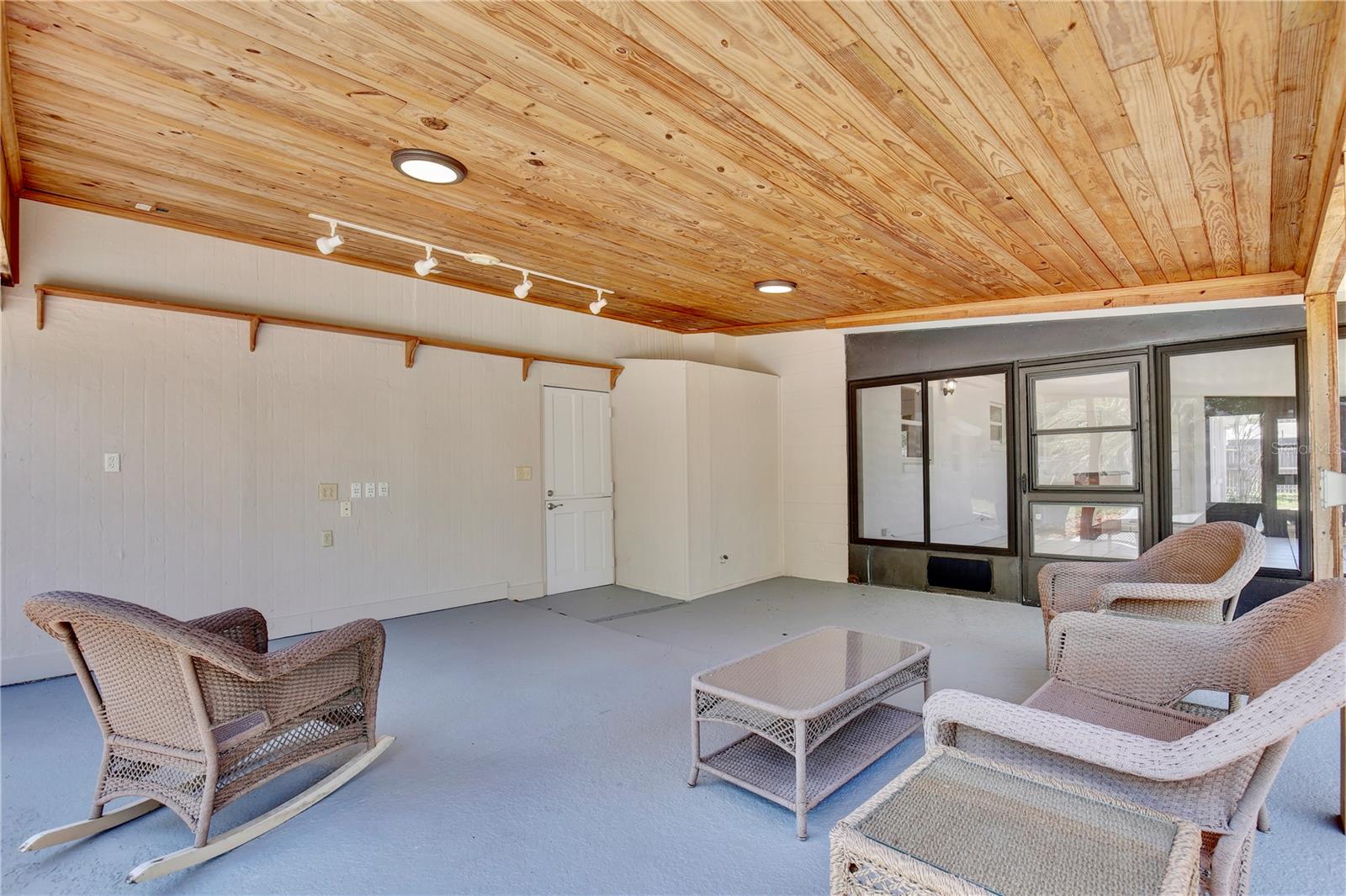 Image 31 of 37 For 2601 Sheffield Avenue