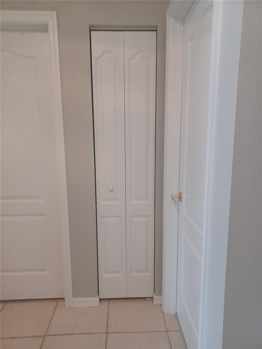 Image 11 of 46 For 2250 Candlewood Lane E