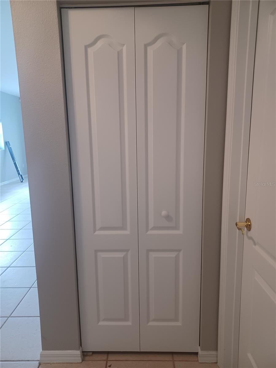 Image 12 of 46 For 2250 Candlewood Lane E