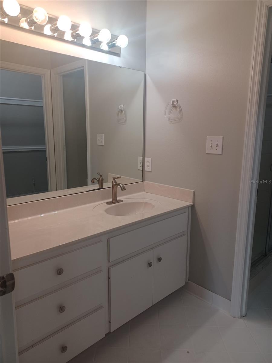 Image 43 of 46 For 2250 Candlewood Lane E