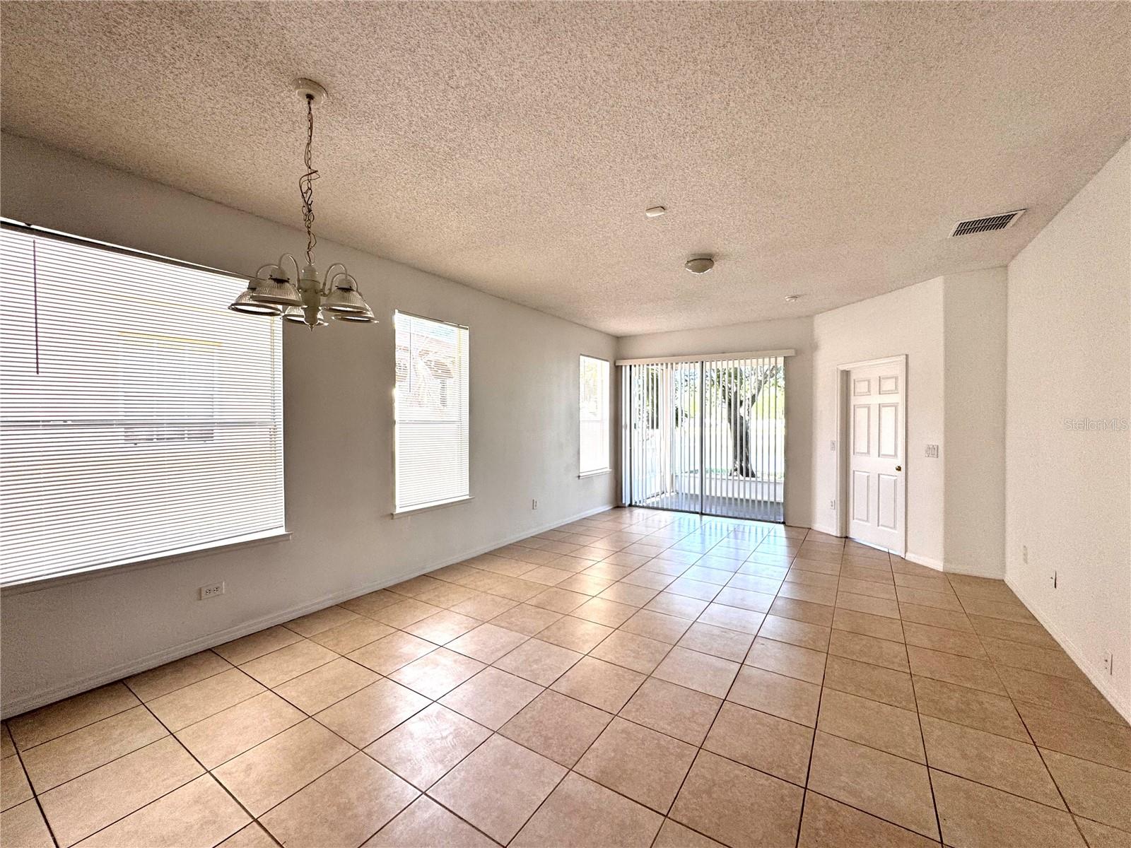 Image 3 of 19 For 14460 Huntcliff Park Way