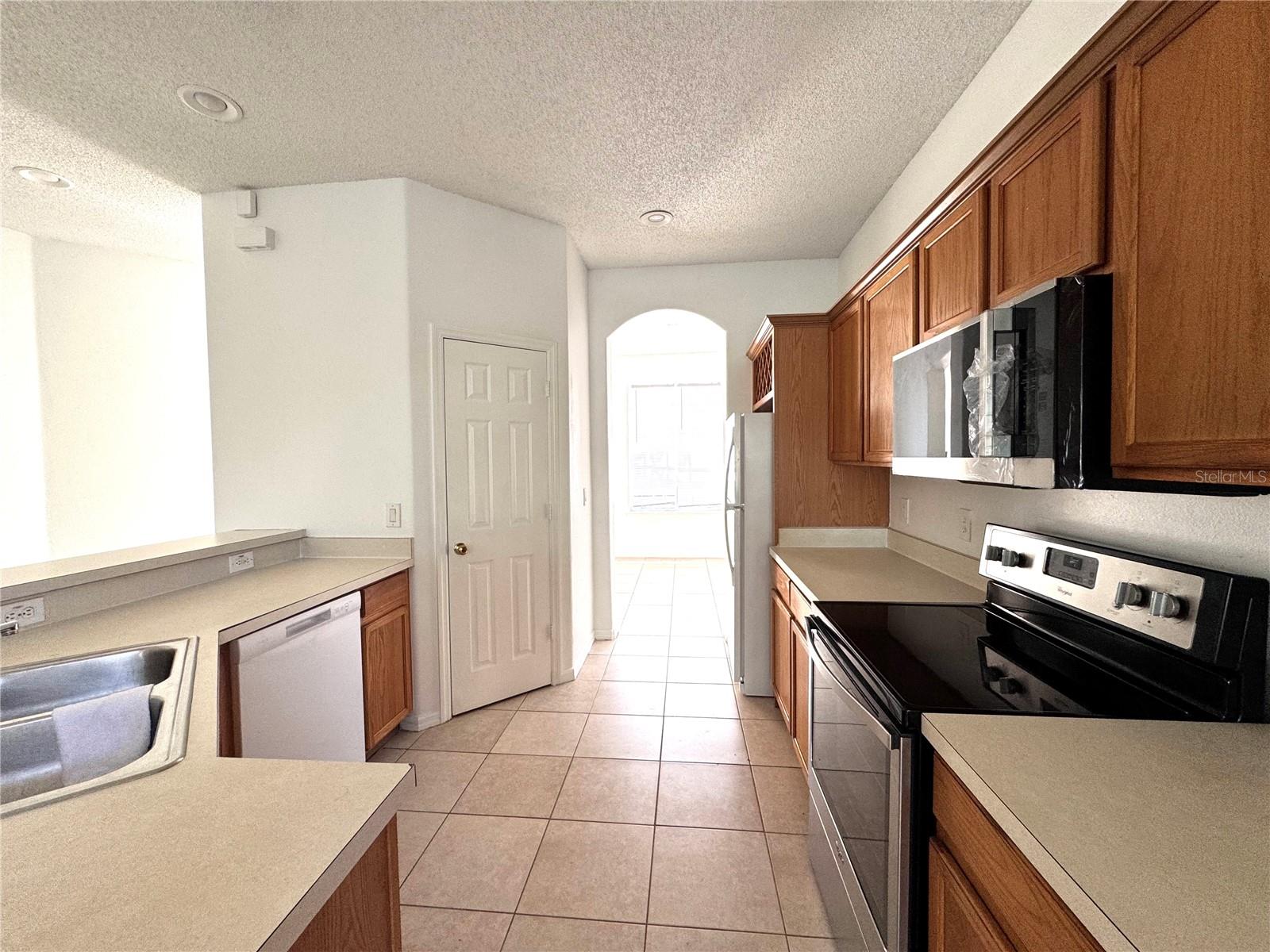 Image 4 of 19 For 14460 Huntcliff Park Way
