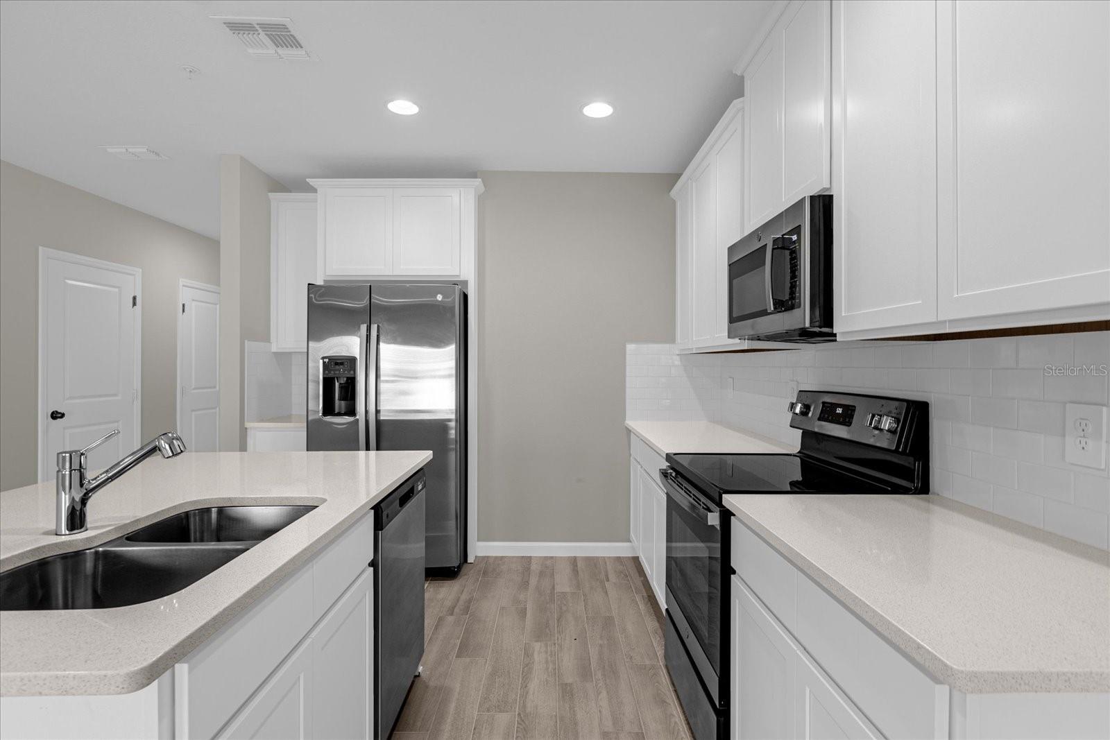 Image 5 of 25 For 164 Cape Honeysuckle Place