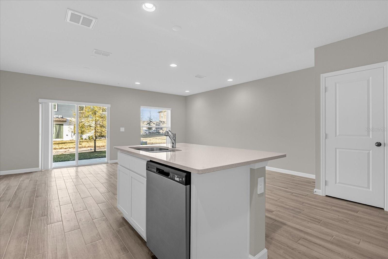 Image 6 of 25 For 164 Cape Honeysuckle Place