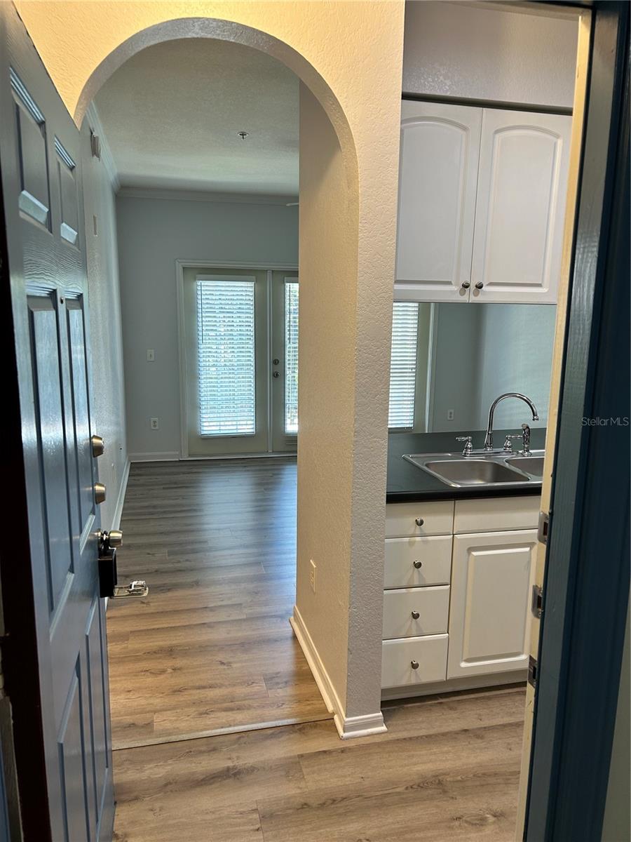 Image 2 of 25 For 860 Orange Avenue 115