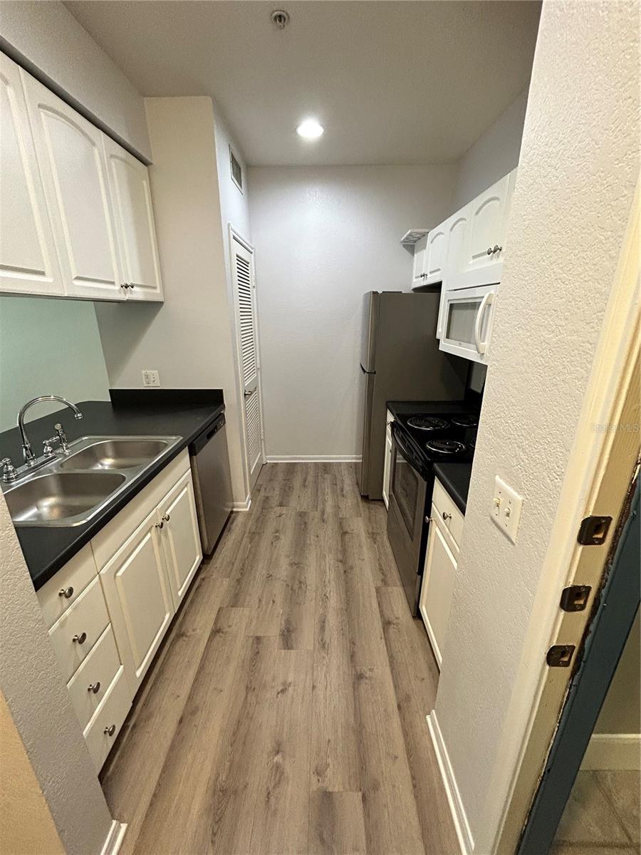 Image 4 of 25 For 860 Orange Avenue 115