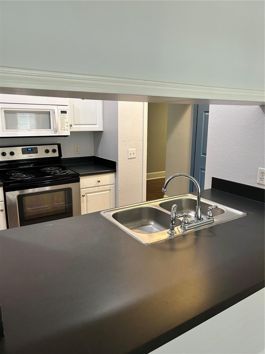 Image 5 of 25 For 860 Orange Avenue 115