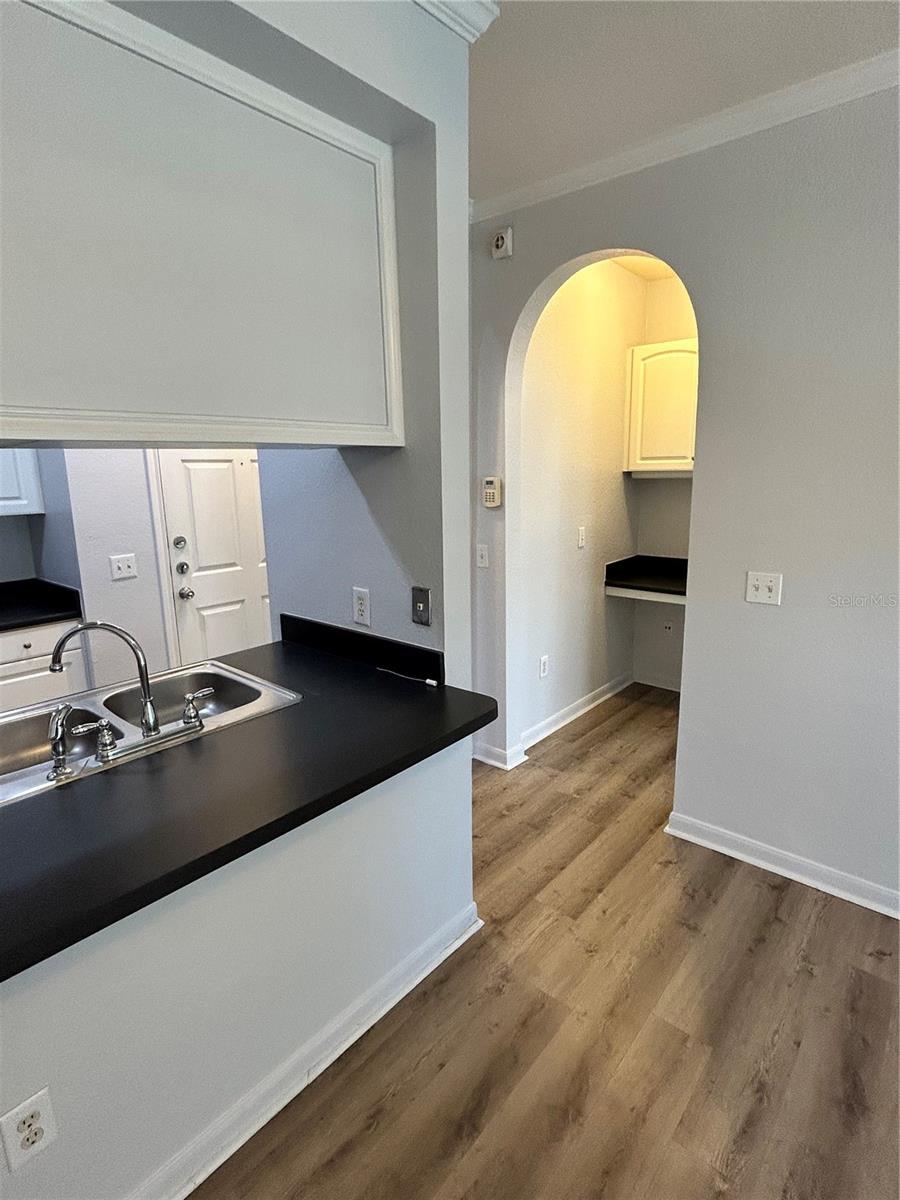 Image 6 of 25 For 860 Orange Avenue 115