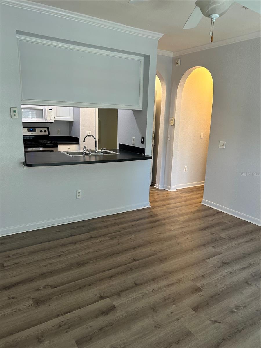 Image 7 of 25 For 860 Orange Avenue 115