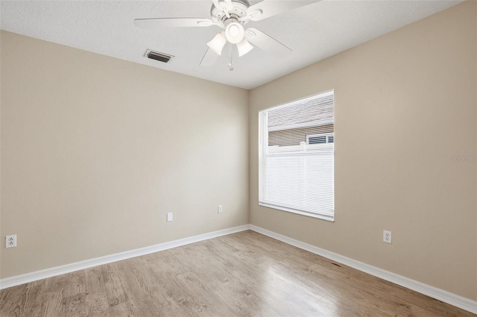 Image 21 of 36 For 3049 Castle Rock Circle