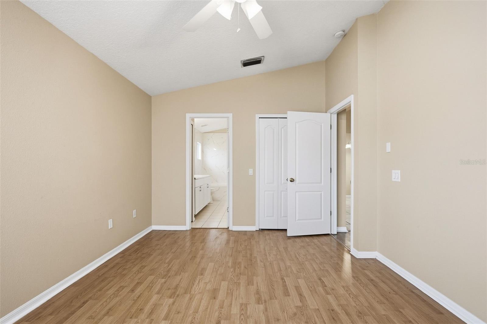 Image 28 of 36 For 3049 Castle Rock Circle