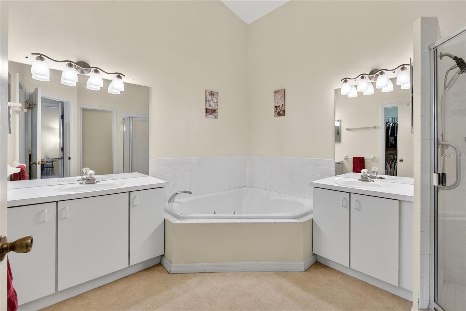 Image 17 of 45 For 6126 Sunnyvale Drive 2303