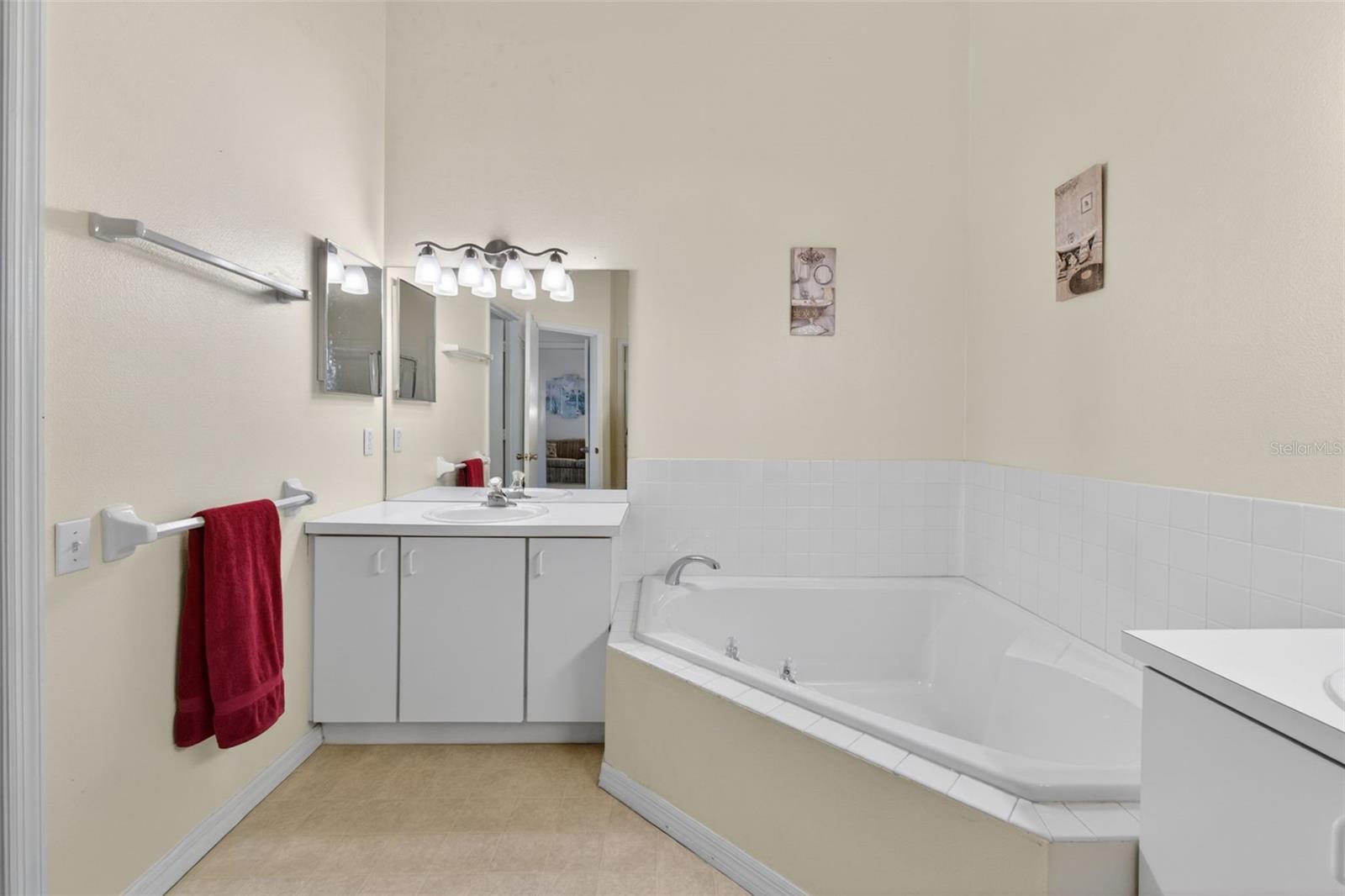 Image 18 of 45 For 6126 Sunnyvale Drive 2303