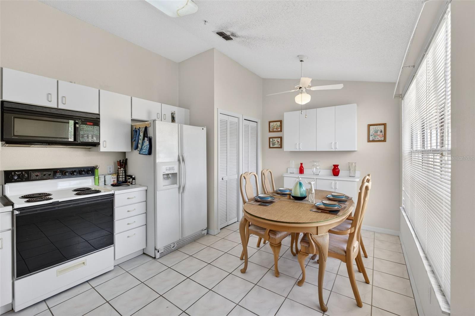 Image 4 of 45 For 6126 Sunnyvale Drive 2303