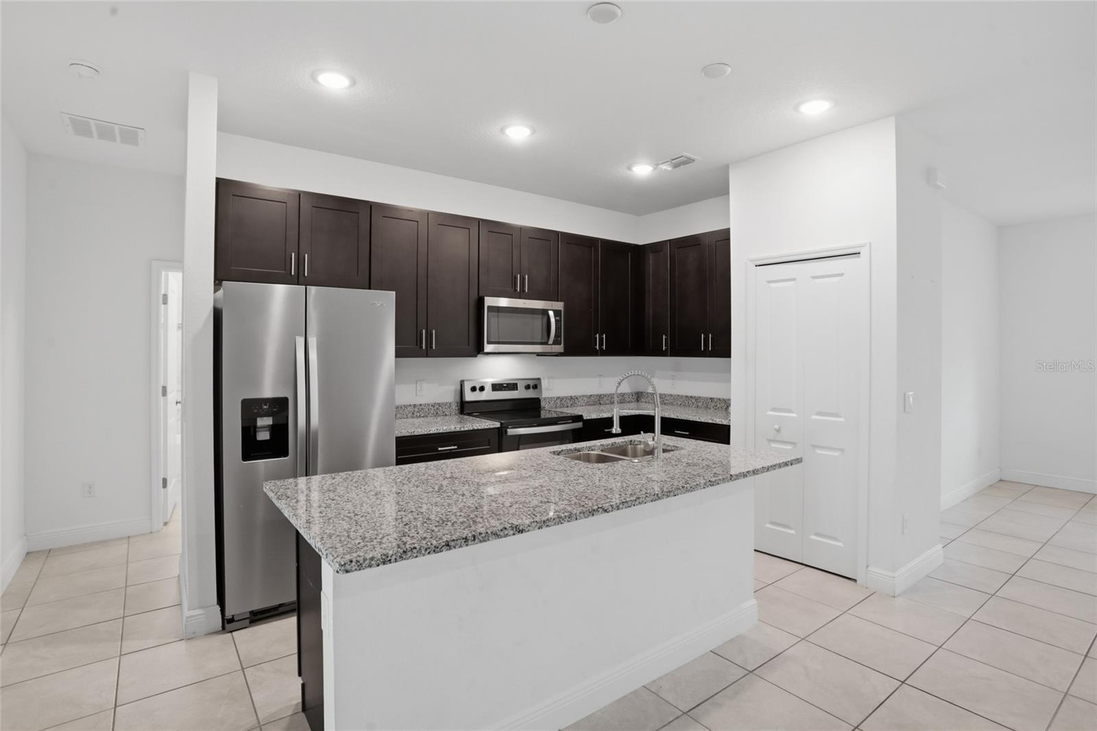 Image 6 of 36 For 1010 Mayfair Place